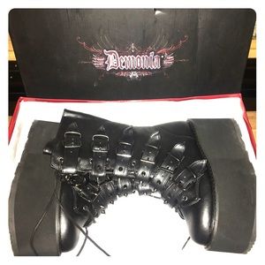 Demonia platform boots